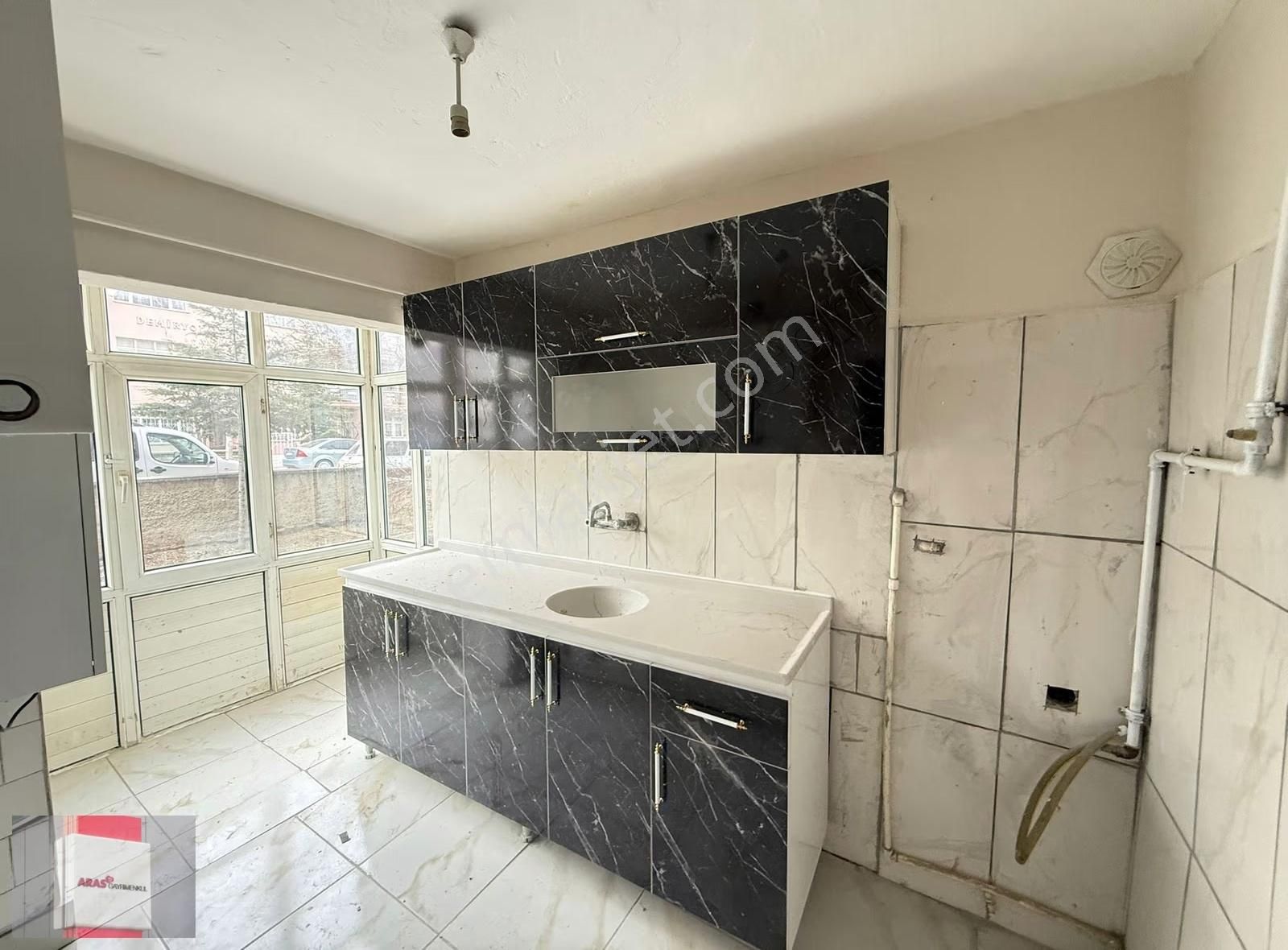 Dumlu Pınar Mahallesinde Tramway Duragı Yanı 2+1 Zemin Kat Daire - Görsel 3