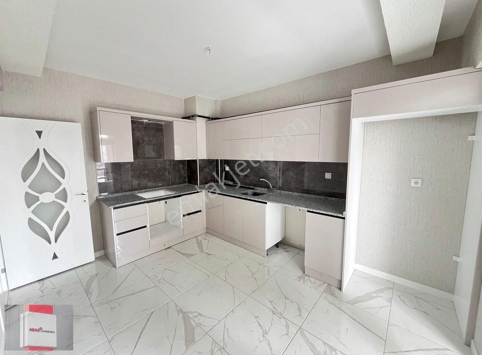 Sancak Mahalle Novada Avm Yakını Site İçi Ultra Lüx 3+1 Daireler