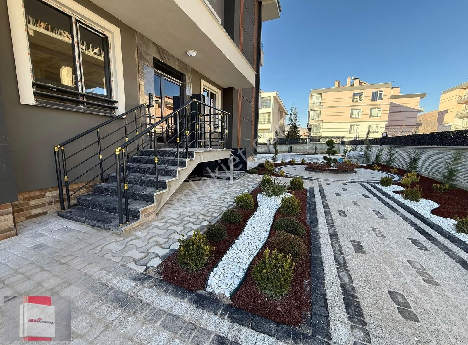 Kahramanlar Caddesinde Ultra Lüx Hobi Bahçeli 3+1 Daireler - Görsel 7