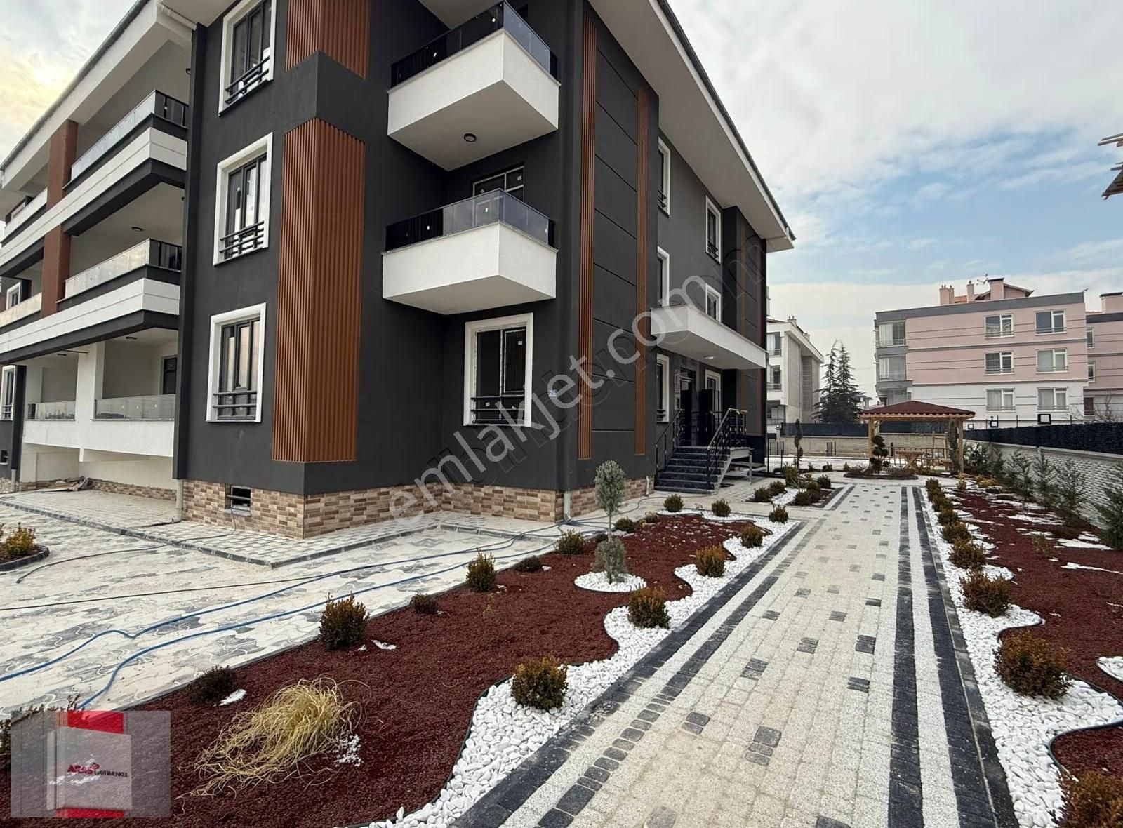 Kahramanlar Caddesinde Ultra Lüx Hobi Bahçeli 3+1 Daireler