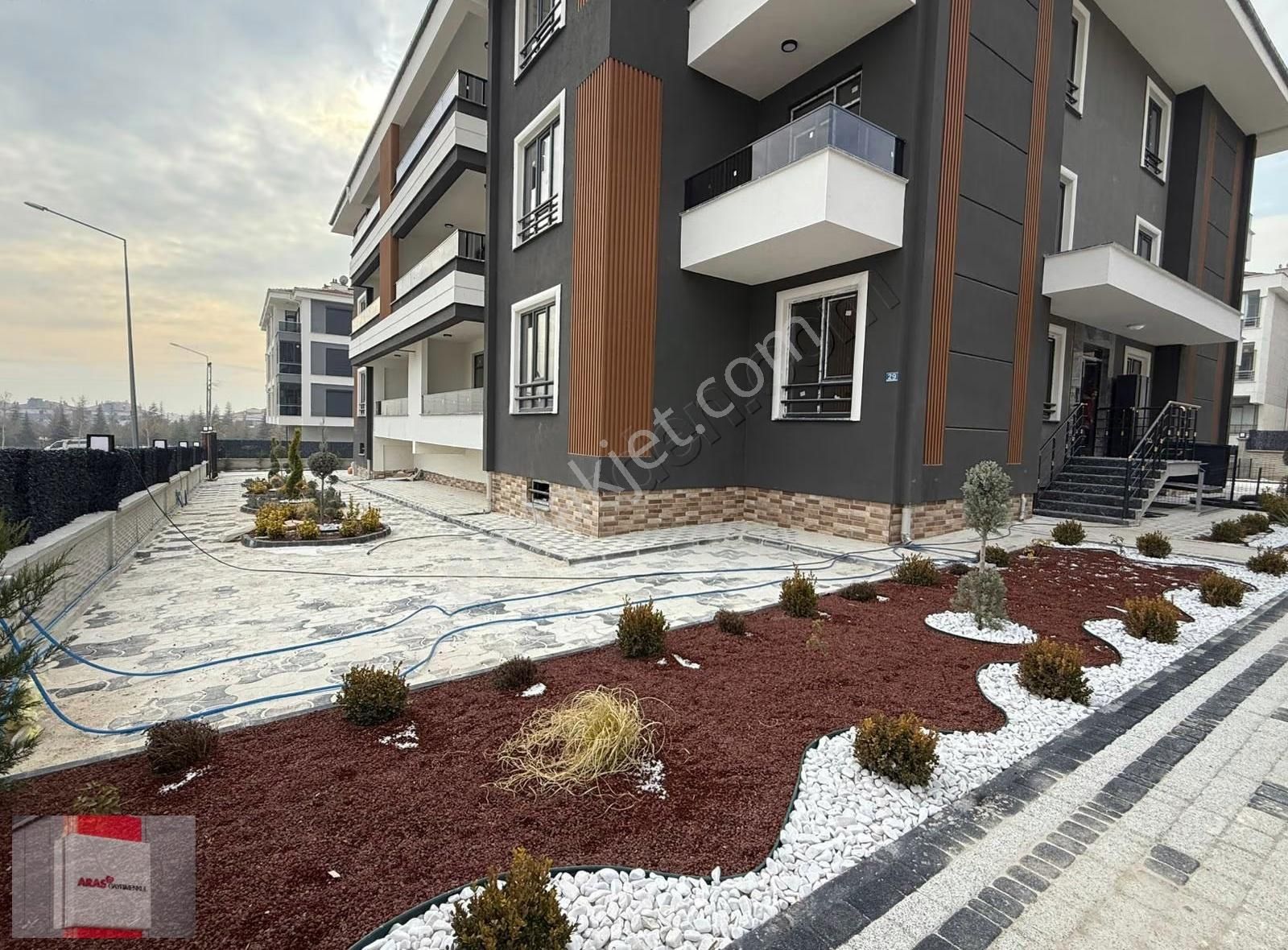 Kahramanlar Caddesinde Ultra Lüx Hobi Bahçeli 3+1 Daireler - Görsel 16