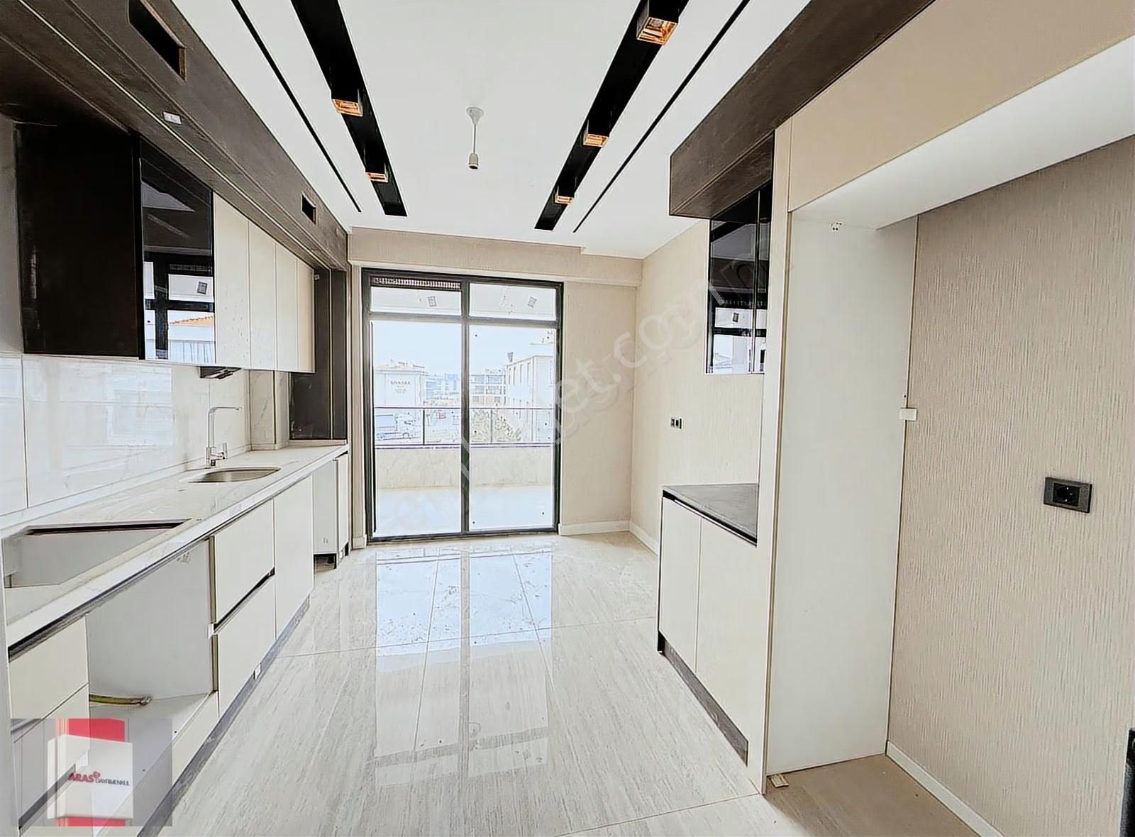 Kahramanlar Caddesinde Ultra Lüx Hobi Bahçeli 3+1 Daireler - Görsel 2