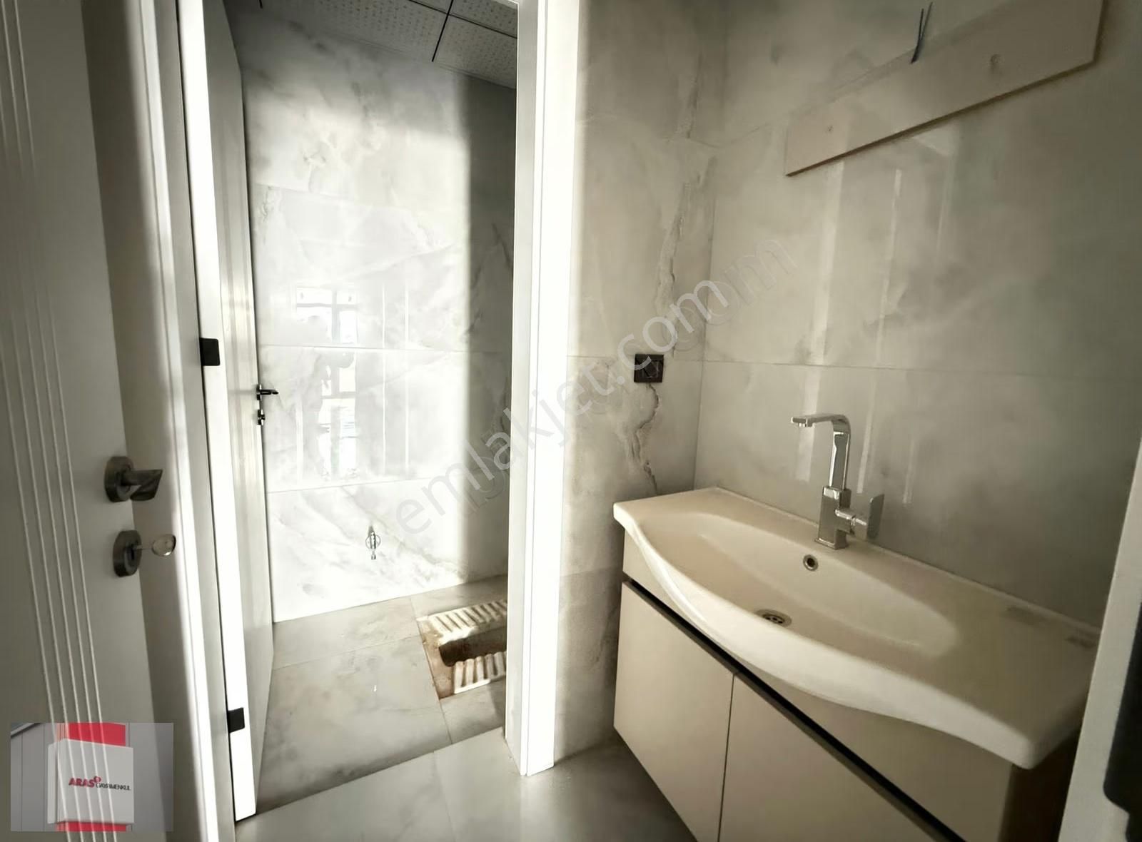 Kahramanlar Caddesinde Ultra Lüx Hobi Bahçeli 3+1 Daireler - Görsel 18