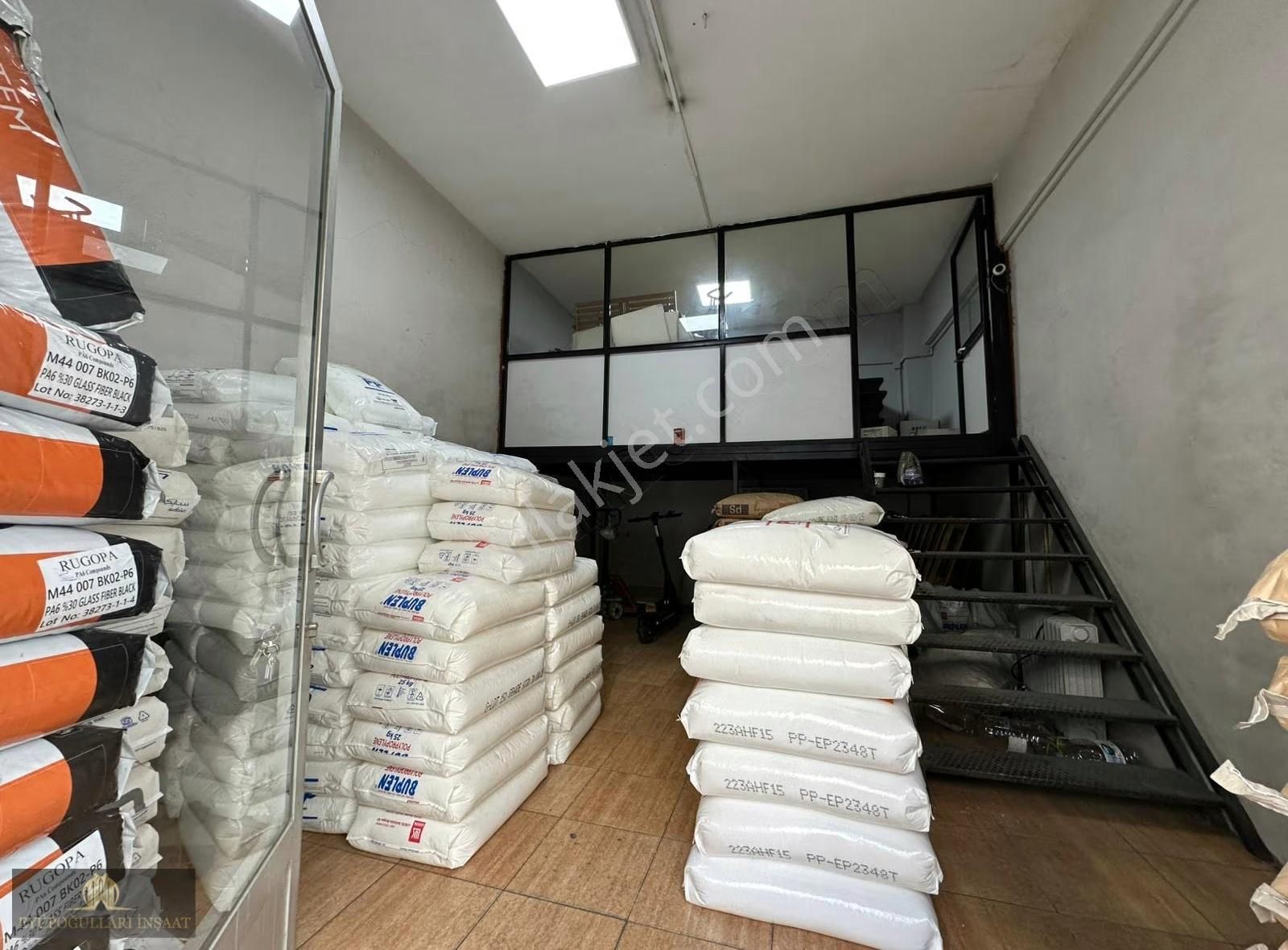 Bayrampaşa Vatan Mah. Sanayi İçersinde Satılık Düz Giriş Dükkan