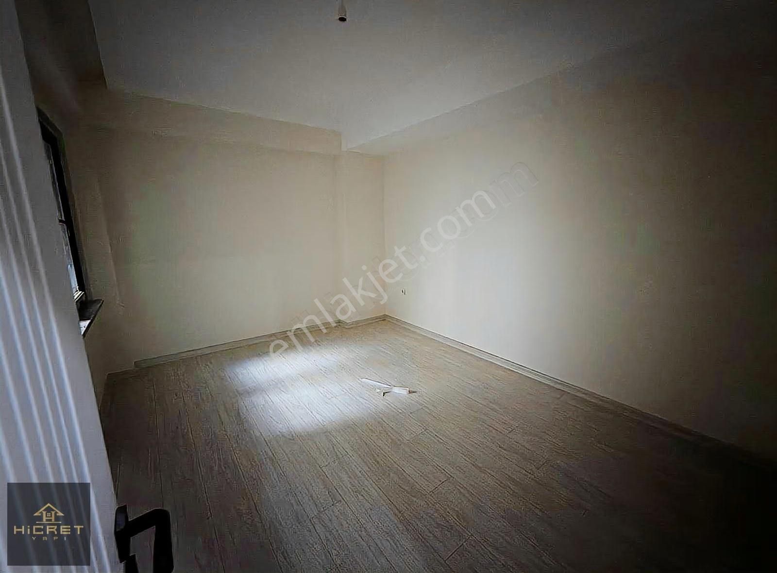 Hicret'den U.mumcu Mh'de Tramvay Dibinde 3+1 130 M² 3.kat Daire