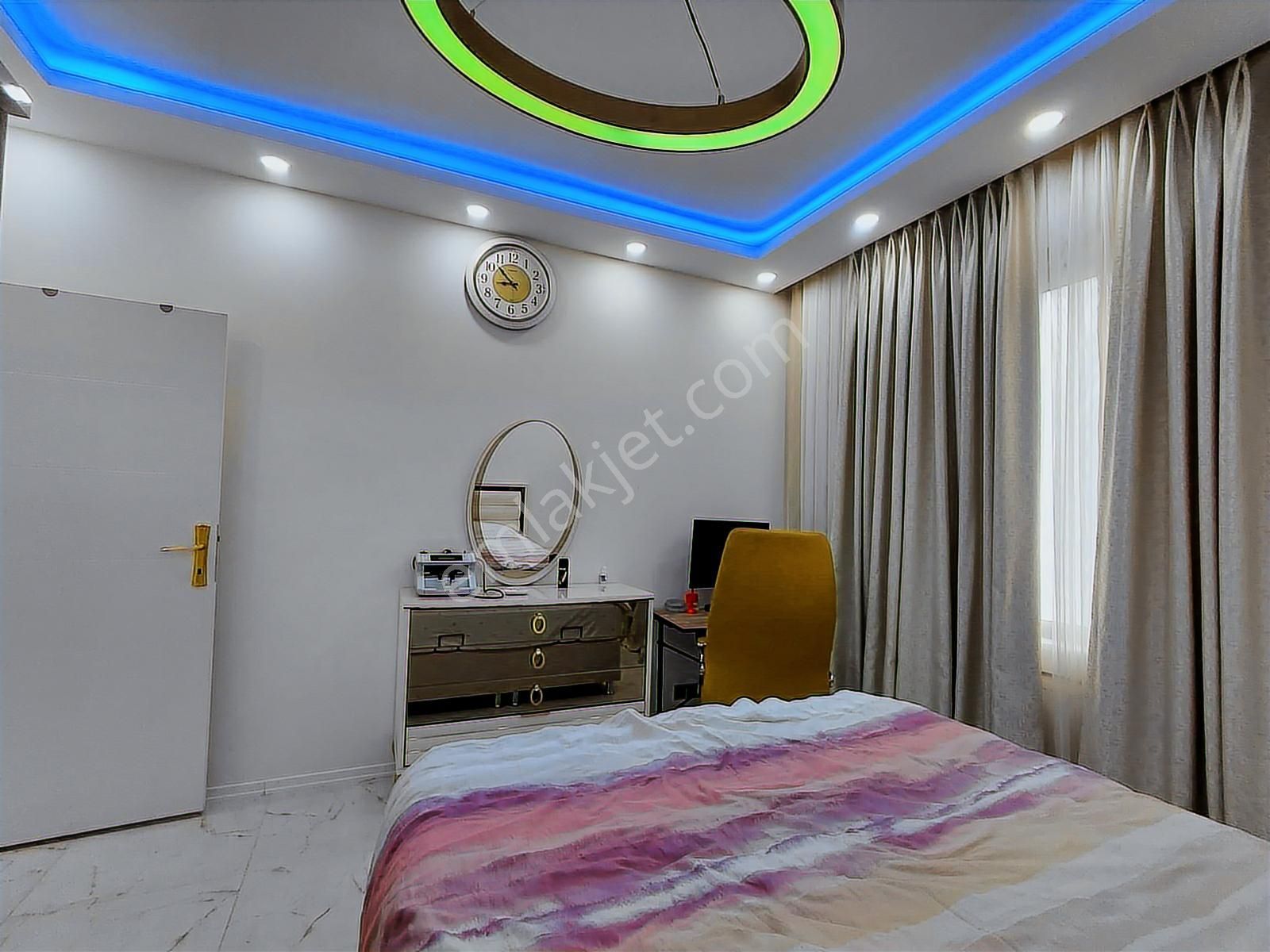 Şişli Mecidiyeköy Fulya Metro Çıkışında Lüks Dekorlu Full Eşyalı - Görsel 24