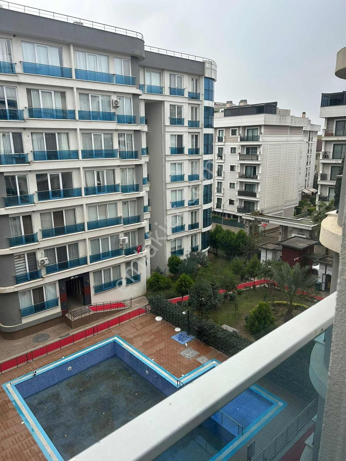 Tuzla Marin City'de Havuz Cepheli 2+1 Kiralık Daire