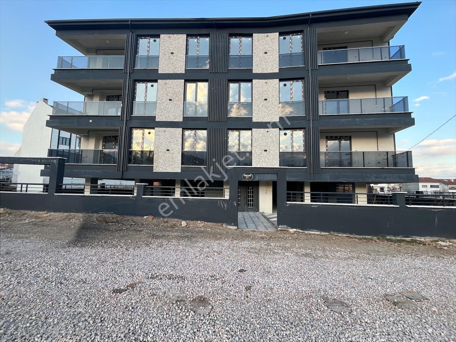 Roma' Dan Akhisar Mahallesi' Nde Kiralık Daire