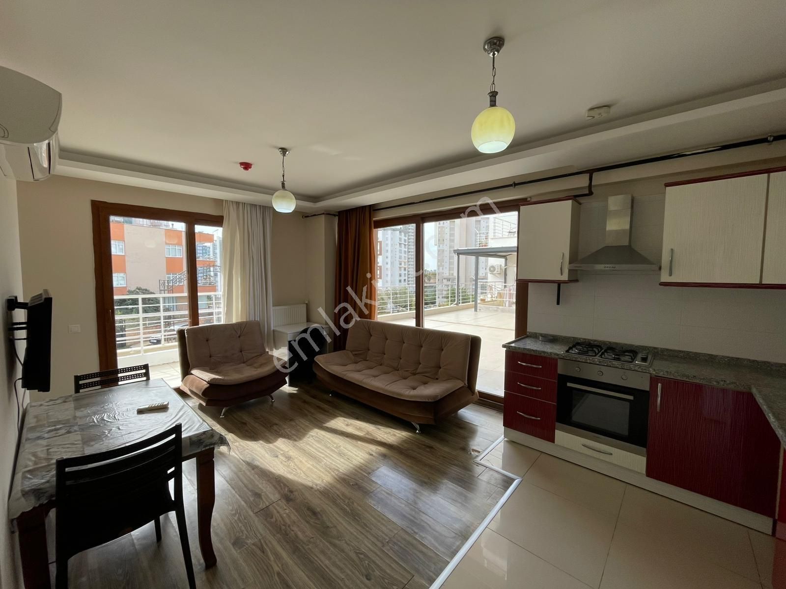 Tüzün'den Üniversite Caddesi'nde Geniş 1+1 Eşyalı Kiralık Daire