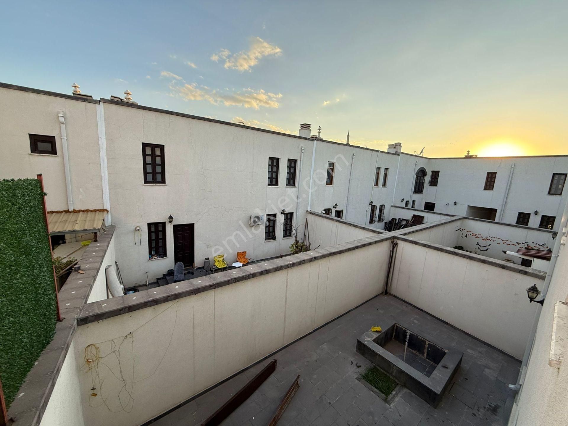 Tarihi Sur Bölgesinde Satılık 3+1 Villa - Görsel 11