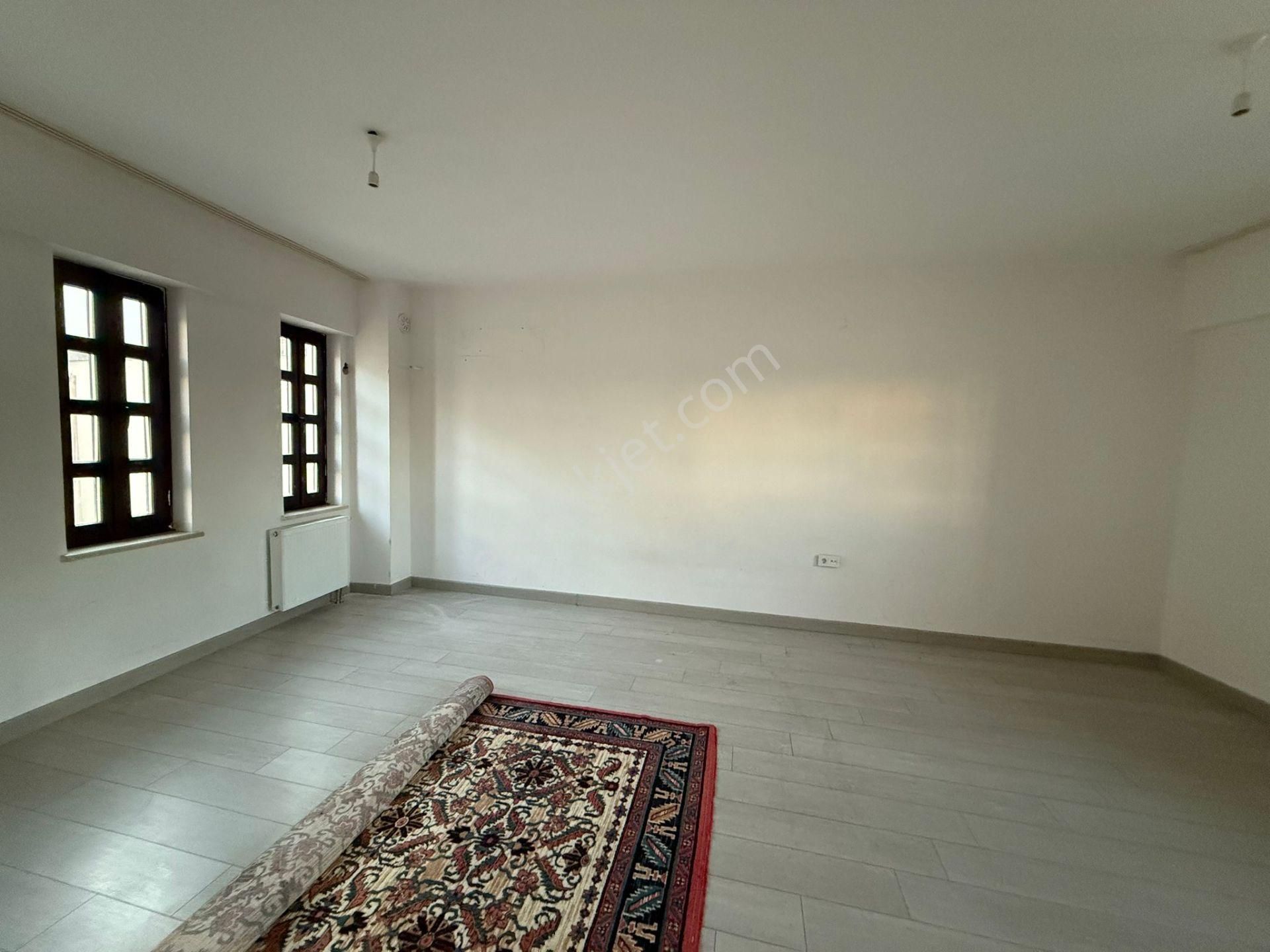 Tarihi Sur Bölgesinde Satılık 3+1 Villa - Görsel 3