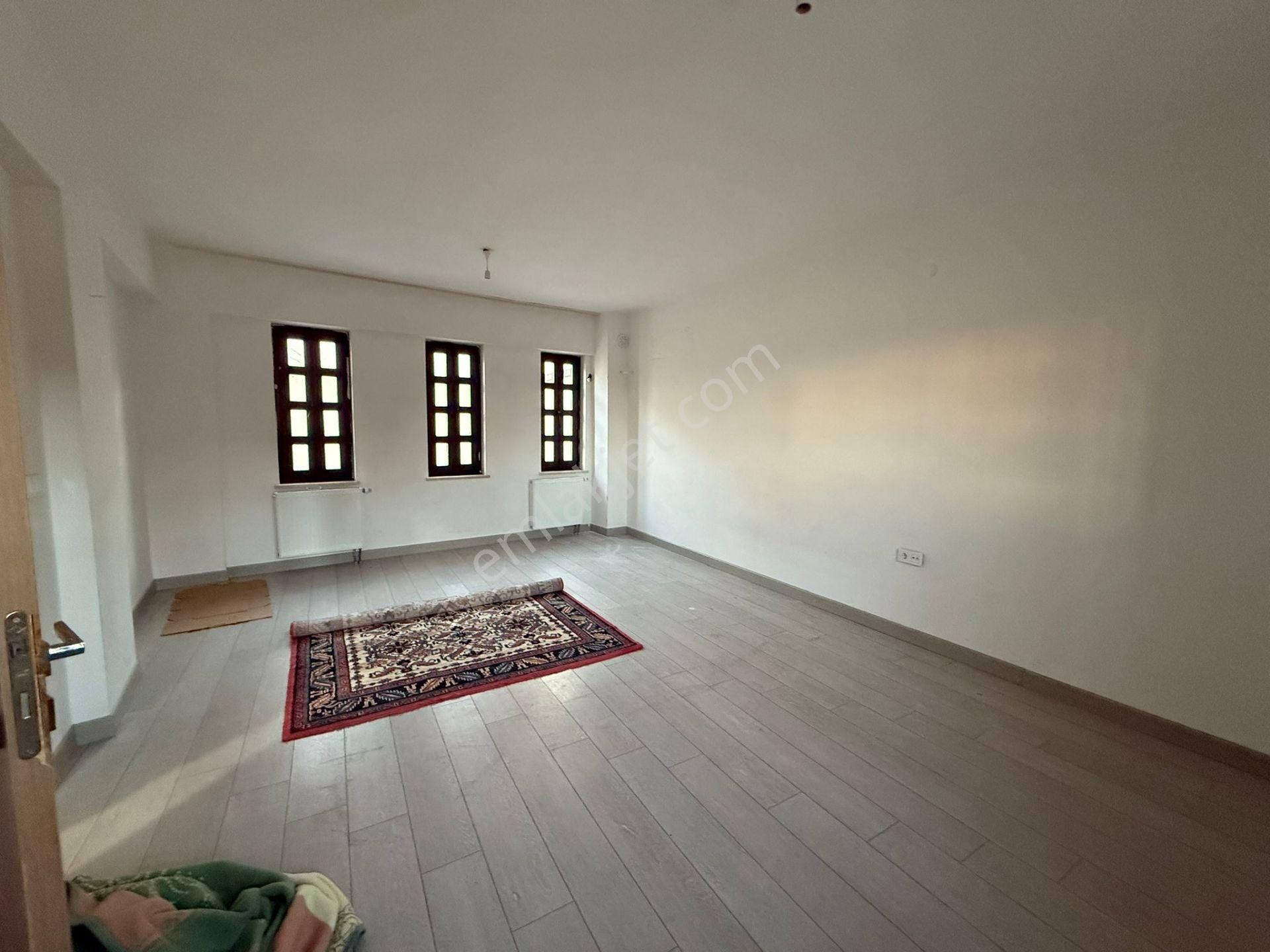 Tarihi Sur Bölgesinde Satılık 3+1 Villa