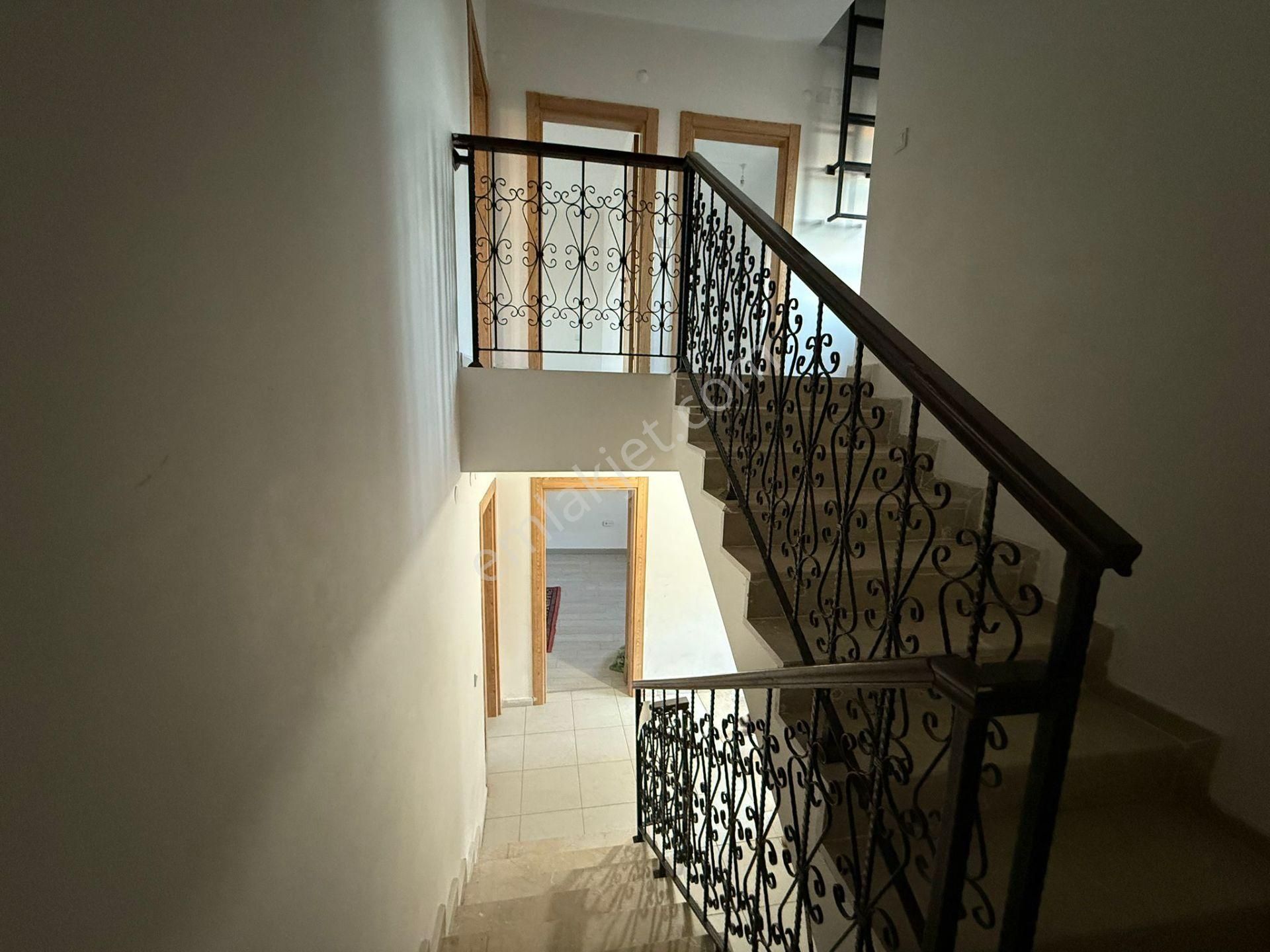 Tarihi Sur Bölgesinde Satılık 3+1 Villa - Görsel 8