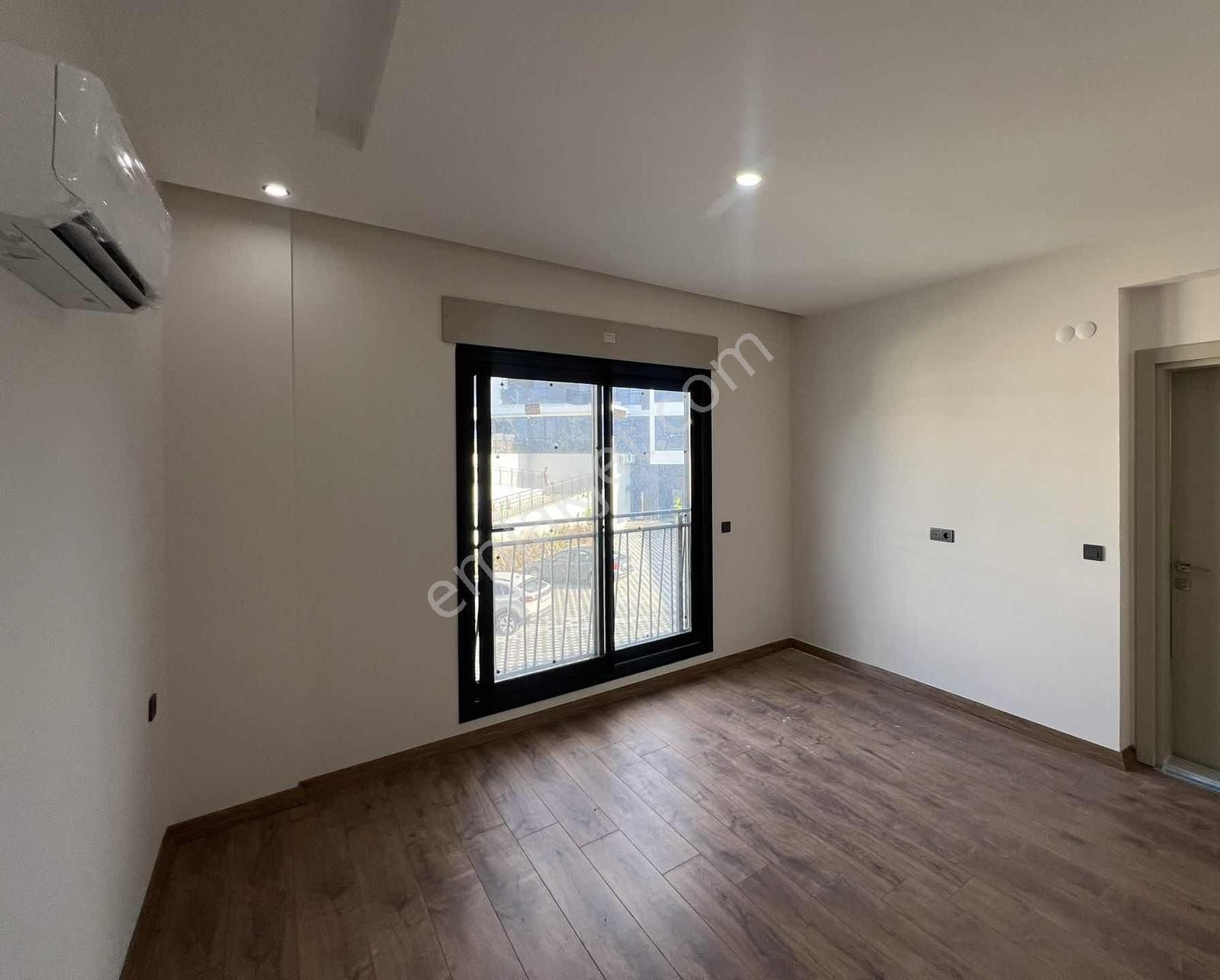 Kuşadası Kadınlar Denizinde Satılık Deniz Manzaralı 2+1 Daire - Görsel 8