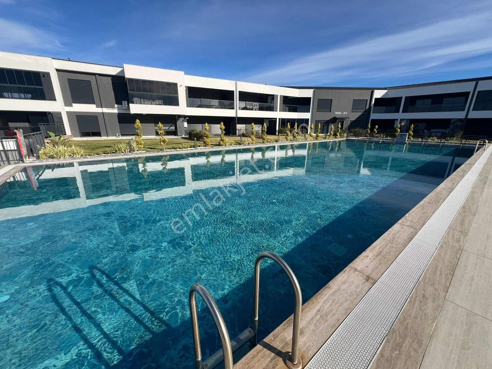 Kuşadası Kadınlar Denizinde Satılık Deniz Manzaralı 2+1 Daire - Görsel 12