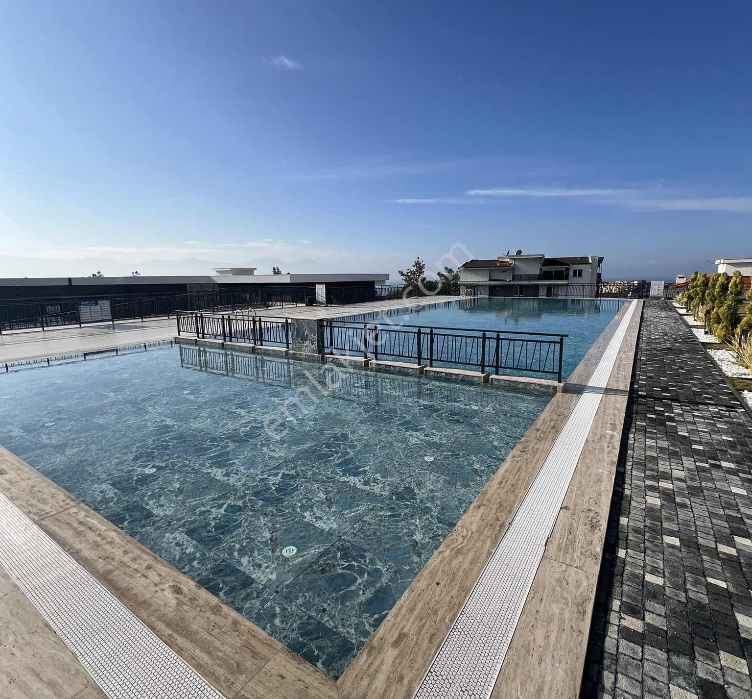 Kuşadası Kadınlar Denizinde Satılık Deniz Manzaralı 2+1 Daire - Görsel 7