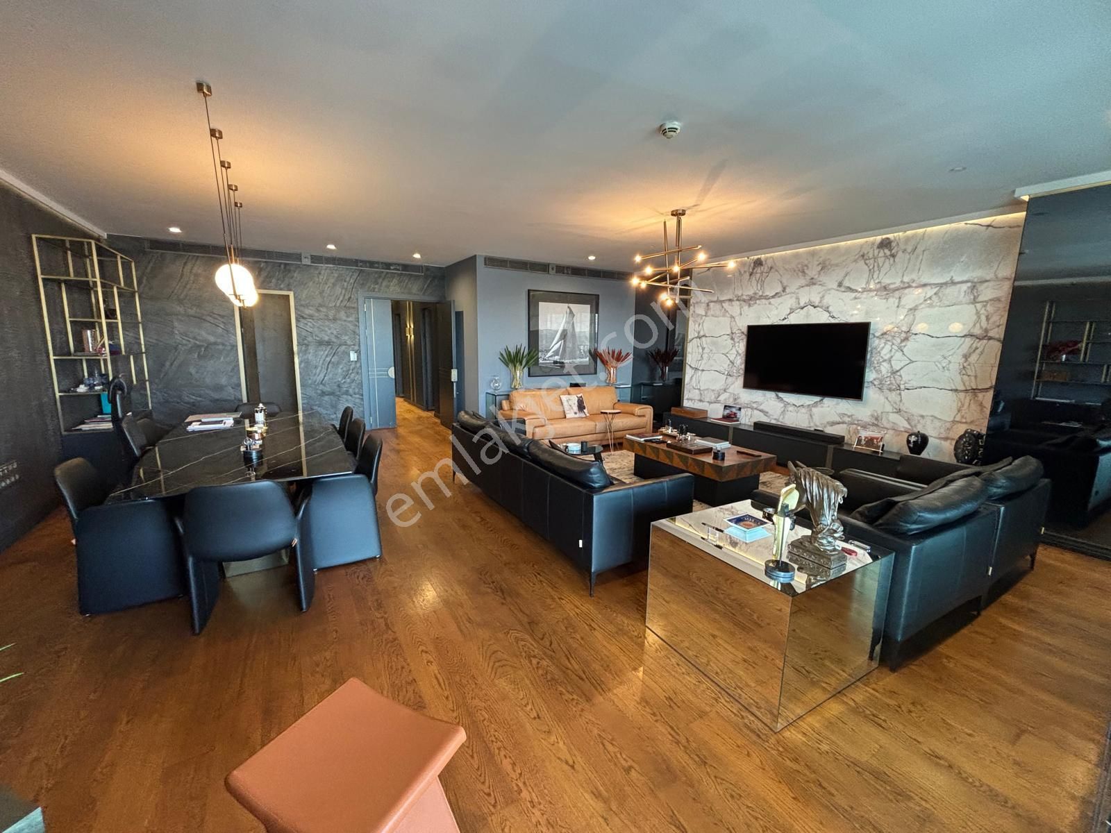 Zorlu Center Teras Evlerde Eşyalı 200 M2 Kiralık Ofis