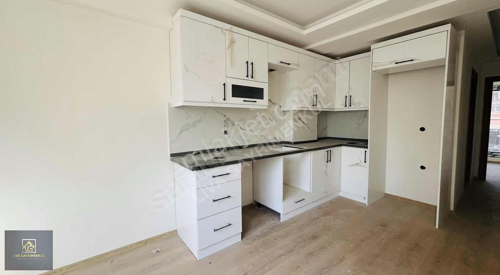 Buca İnönü Mahallesinde Sıfır 1+1 Daire Ulaşım Ve Merkezde