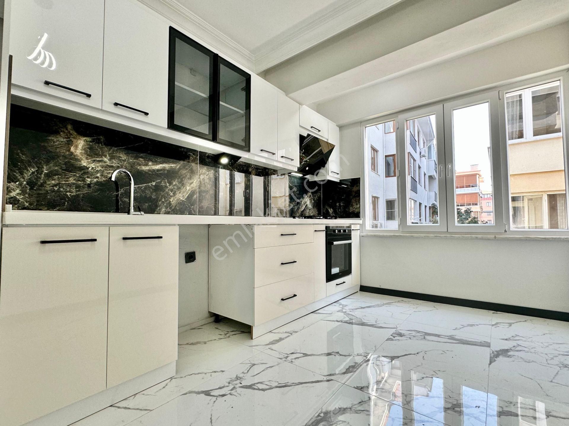 ꧁ay Emlaktan꧁akçay Merkezde Arakat Ayrı Mutfaklı Denize Yakın Lüx Tasarım Satılık 2+1 Geniş Daire - Görsel 4