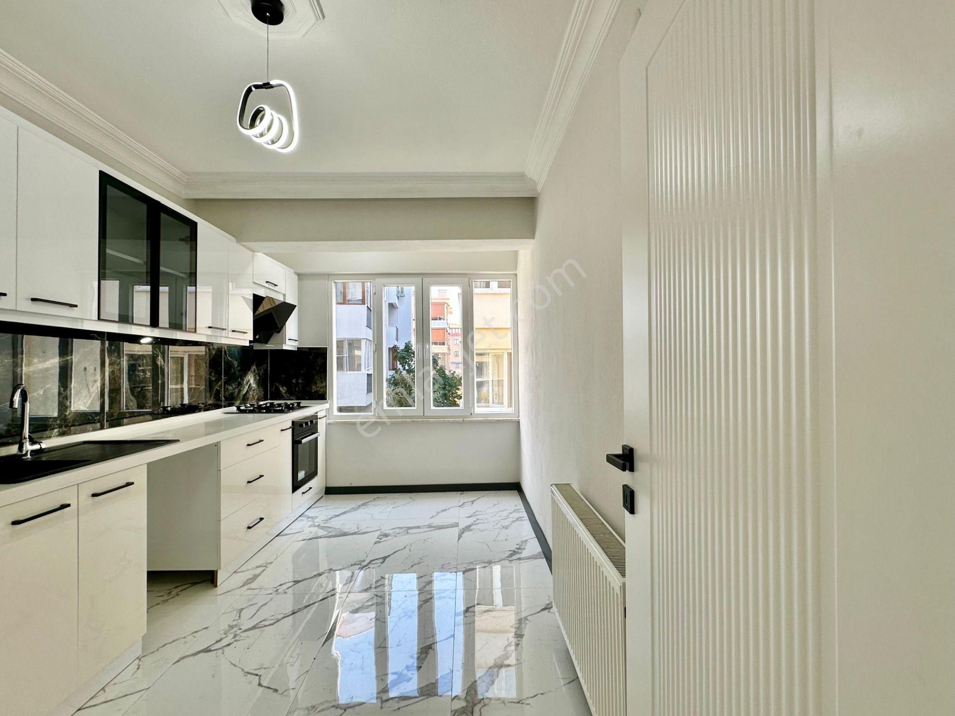 ꧁ay Emlaktan꧁akçay Merkezde Arakat Ayrı Mutfaklı Denize Yakın Lüx Tasarım Satılık 2+1 Geniş Daire - Görsel 2