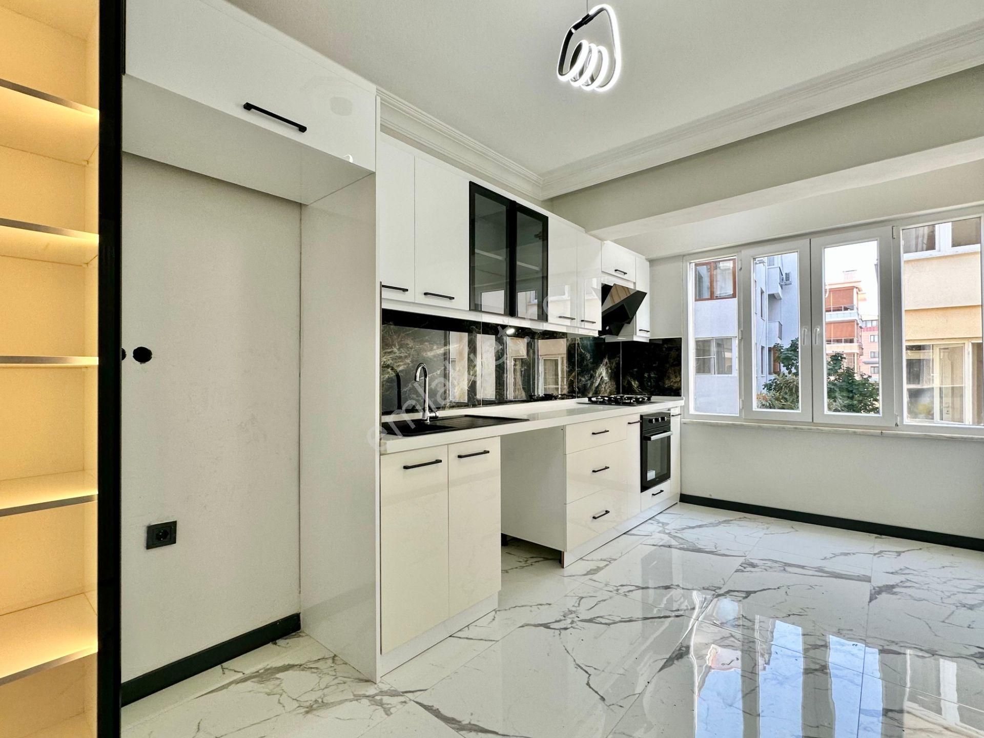 ꧁ay Emlaktan꧁akçay Merkezde Arakat Ayrı Mutfaklı Denize Yakın Lüx Tasarım Satılık 2+1 Geniş Daire - Görsel 3