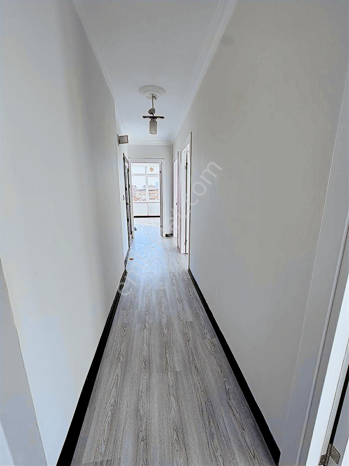 Muhteşem Konumda Ferah Büyük M2 2 +1 - Görsel 8