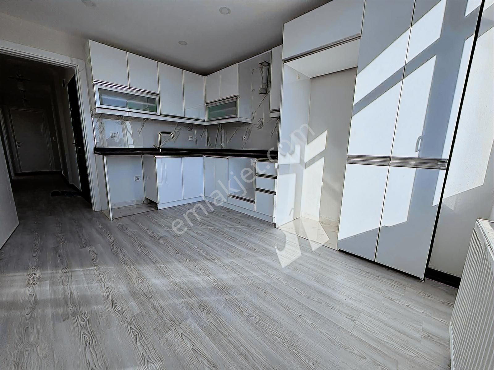 Muhteşem Konumda Ferah Büyük M2 2 +1 - Görsel 15