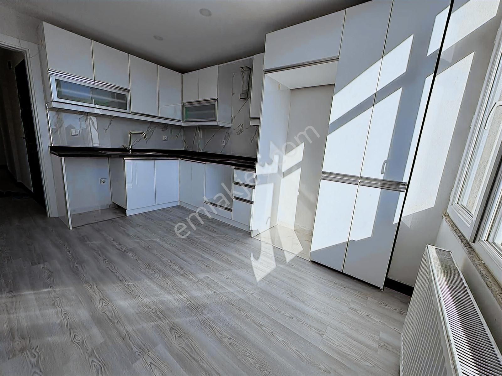 Muhteşem Konumda Ferah Büyük M2 2 +1 - Görsel 14