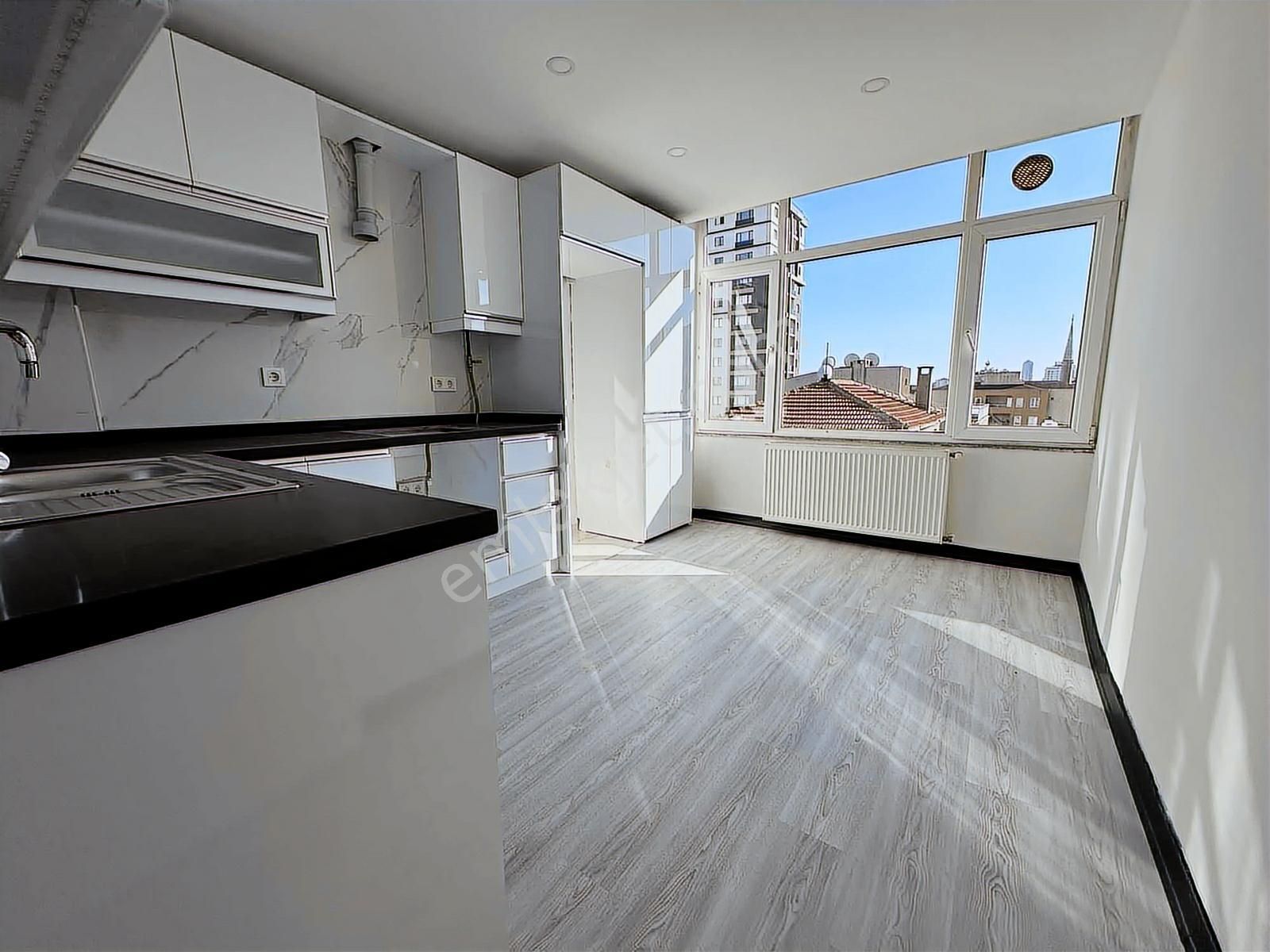 Muhteşem Konumda Ferah Büyük M2 2 +1 - Görsel 17