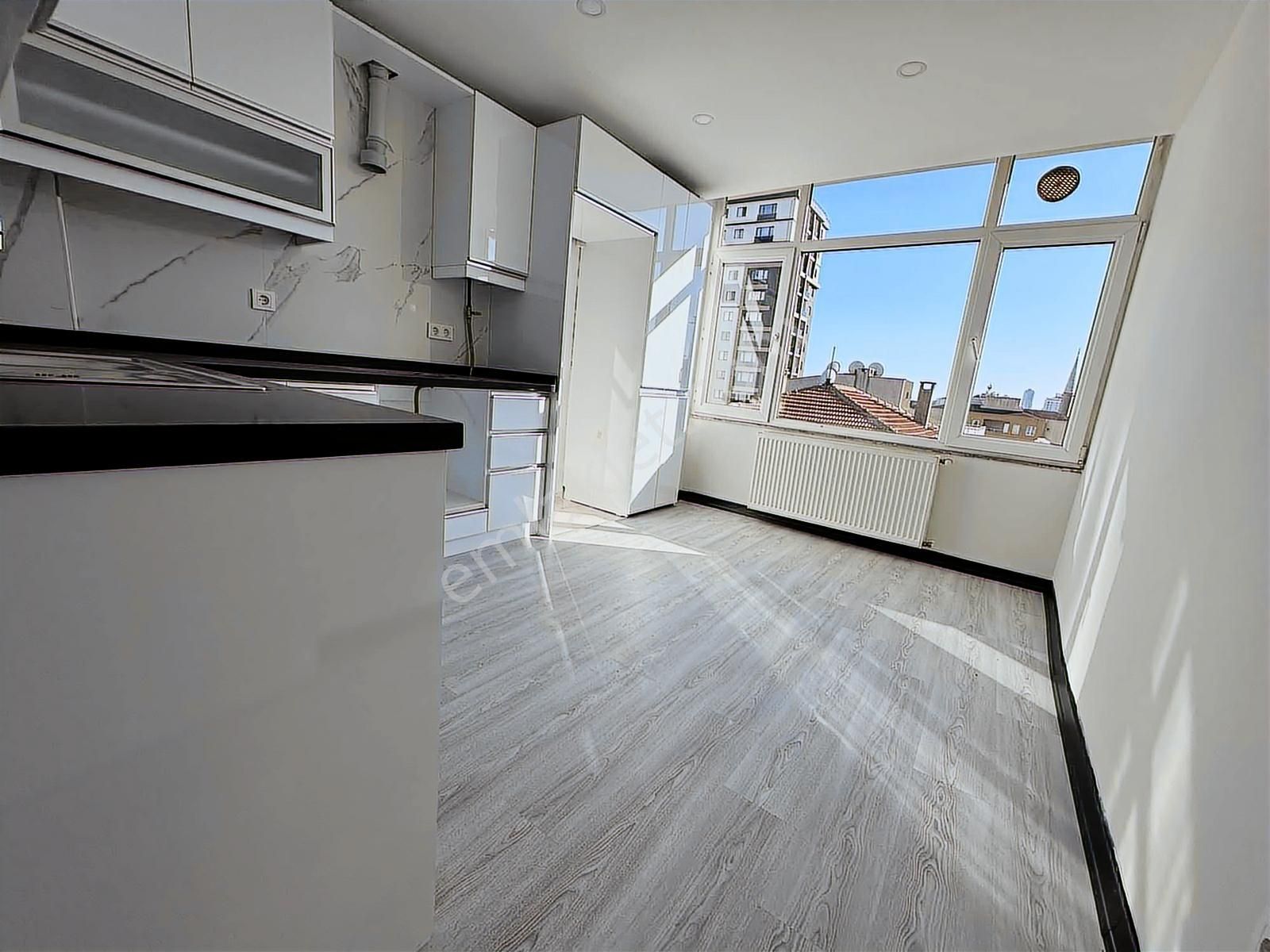 Muhteşem Konumda Ferah Büyük M2 2 +1 - Görsel 16