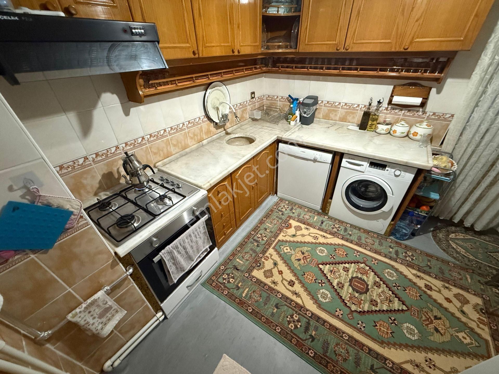 Sym'den Akşemsettin Mh Köşe Başında Merkezi Konumda Yapılı 4+1daire!!!!