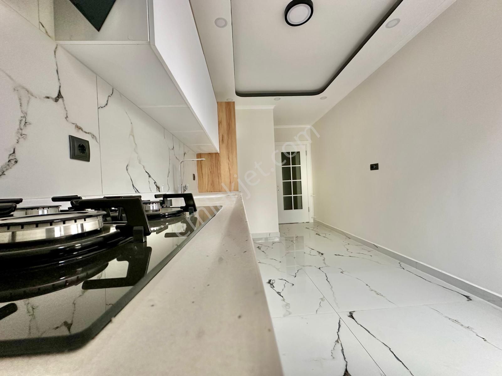 ꧁yetkili Ay Emlak'tan꧂akçay'da Kombili Ön Cephe Ayrı Mutfak Arakat Satılık 2+1 Geniş Lüks Daire - Görsel 3