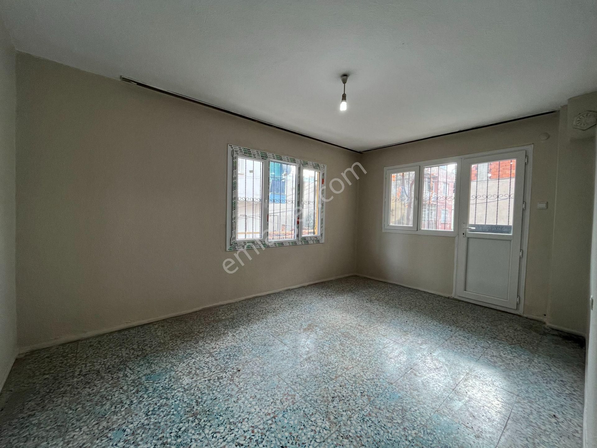 Gümüşpala Merkez'de Sağlık Ocağı Ve Okul Yakını 3+1 Kiralık Daire - Görsel 2