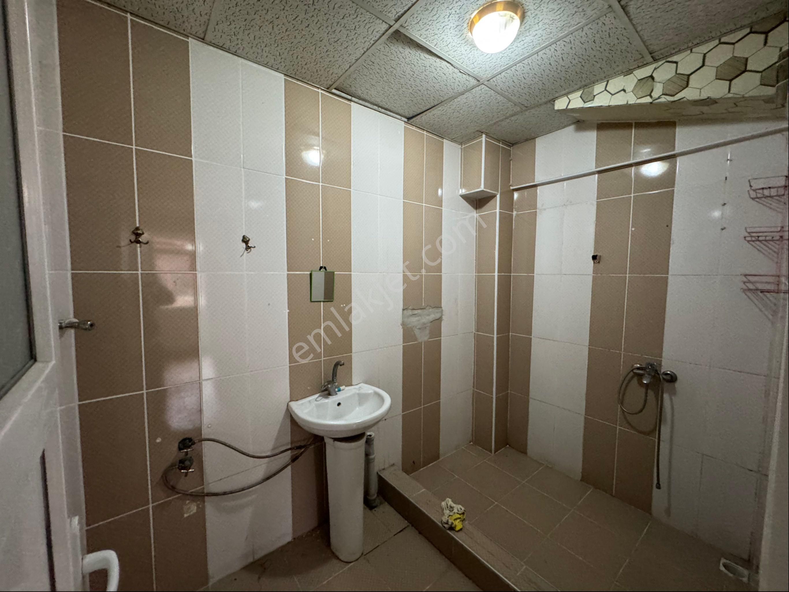 Arnavutköy Yavuz Selim Mah Kiralık 1+1 Giriş Daire - Görsel 16