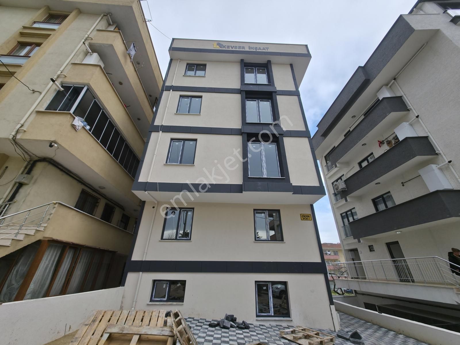 Kozanovadan Darıca Osmangazide Lüks 2+1 Asansörlü Arakat Daire - Görsel 2