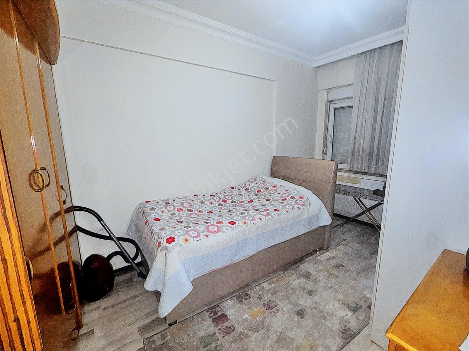 Kızıltoprak Mahellesinde Acil Satılık Doğalgaz'lı 2+1 Daire - Görsel 2