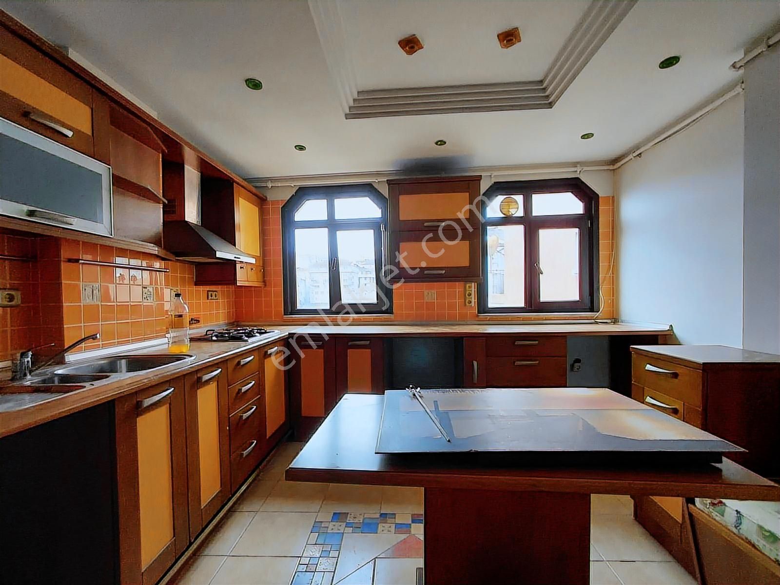 Şişli Fulya Mah Nezih Bir Sokakta Boya,duşakabin,klozeti Yeni. - Görsel 2