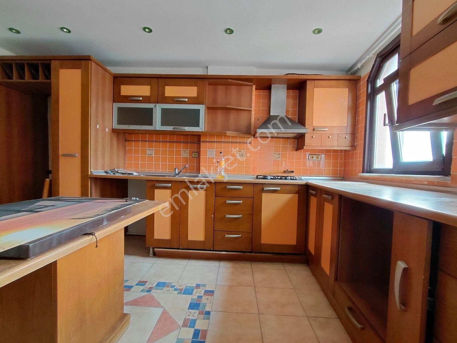 Şişli Fulya Mah Nezih Bir Sokakta Boya,duşakabin,klozeti Yeni. - Görsel 4