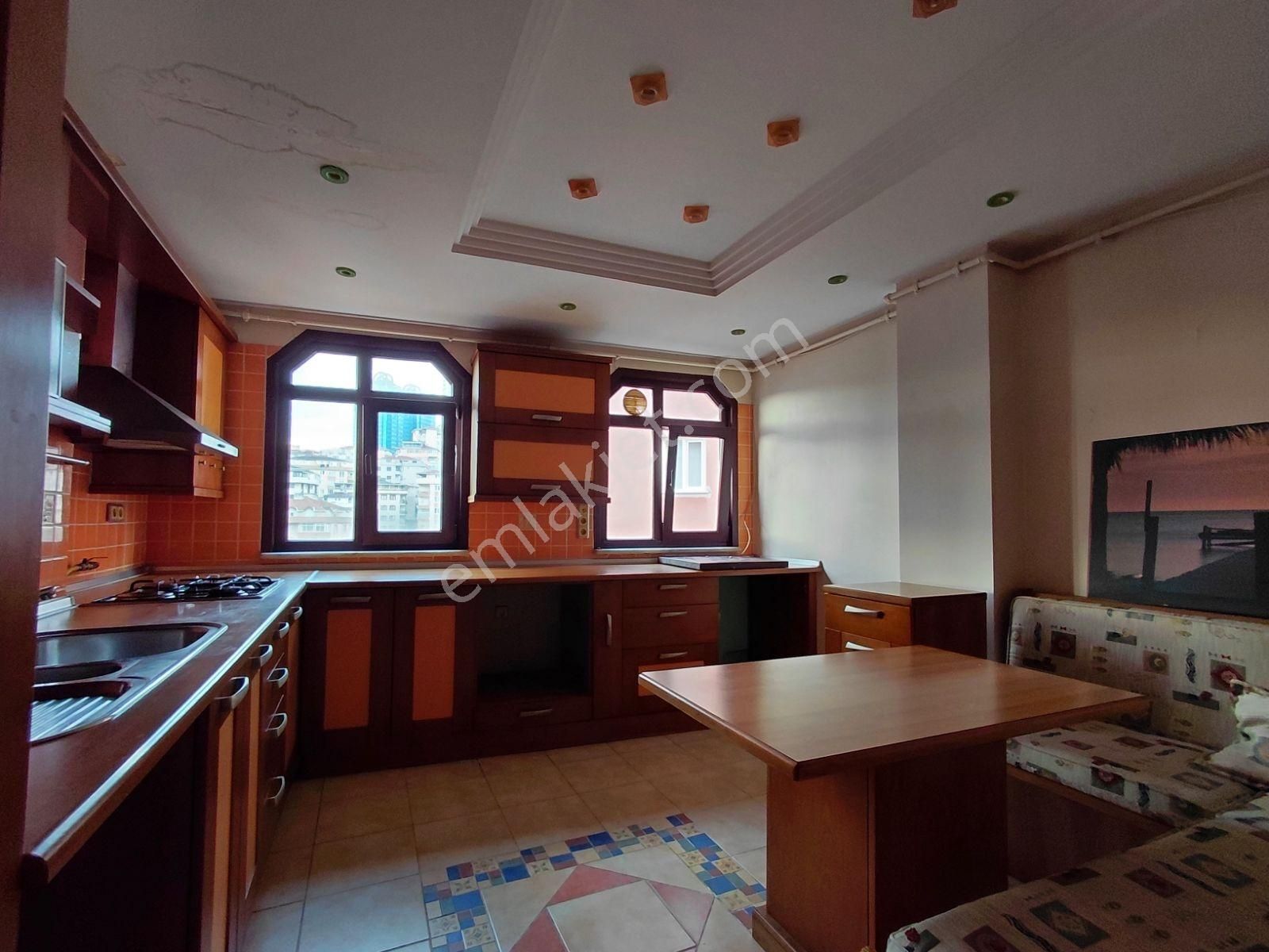 Şişli Fulya Mah Nezih Bir Sokakta Boya,duşakabin,klozeti Yeni.