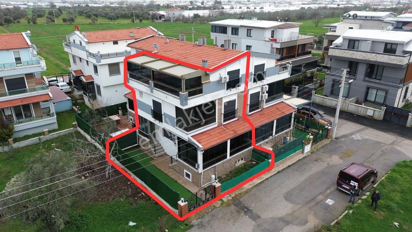 Menderes Mithatpaşa Mahallesi Satılık İkiz Villa