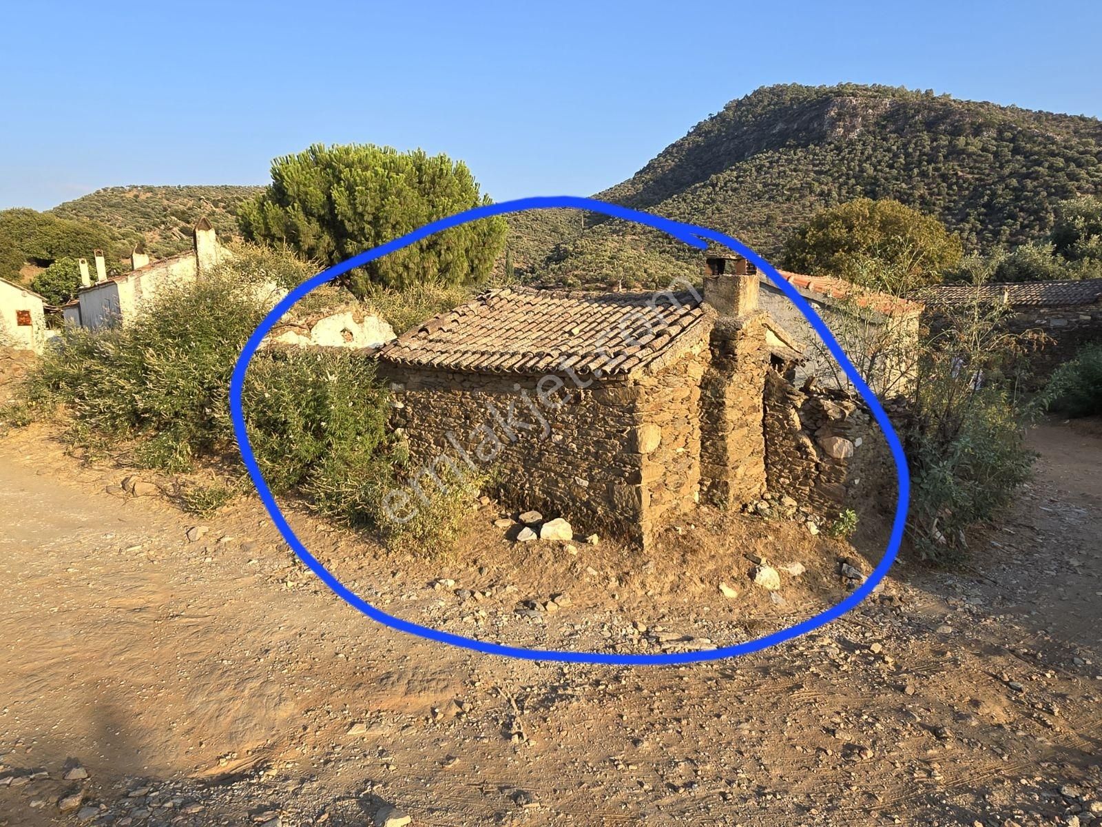 Serçinde Bafa Gölü Kıyısında Satılık Taş Ev