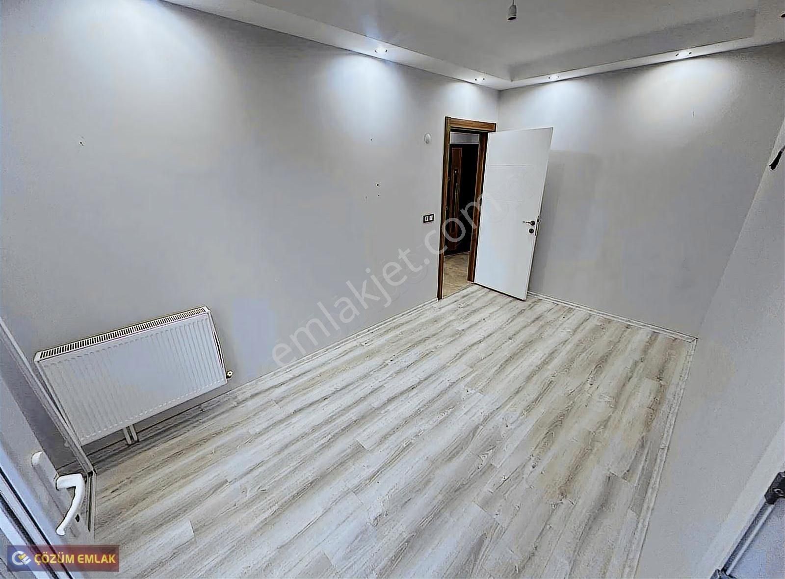 Çözüm Emlak'tan İstasyon Caddesine Yakın 2+1 Karanlıksız Daire - Görsel 17