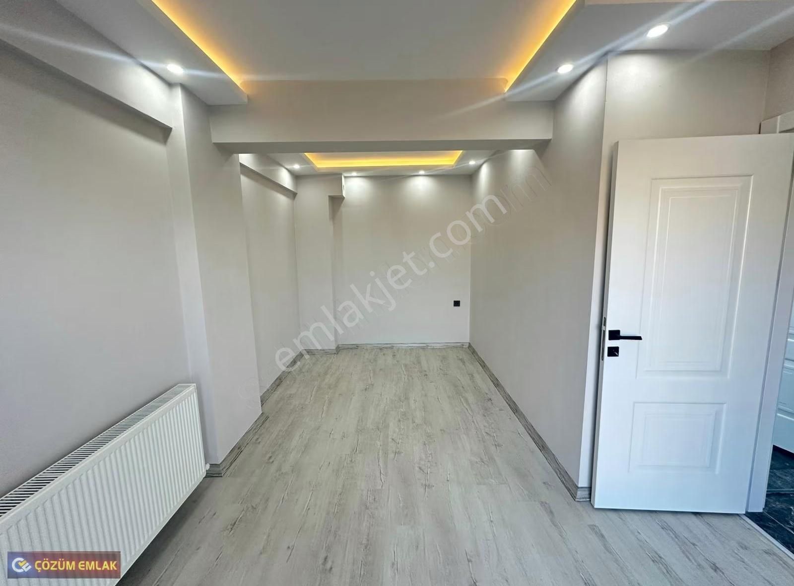 Çözüm Emlak'tan Belediye Civarında Sıfır 1+1 Ara Kat Daire - Görsel 3