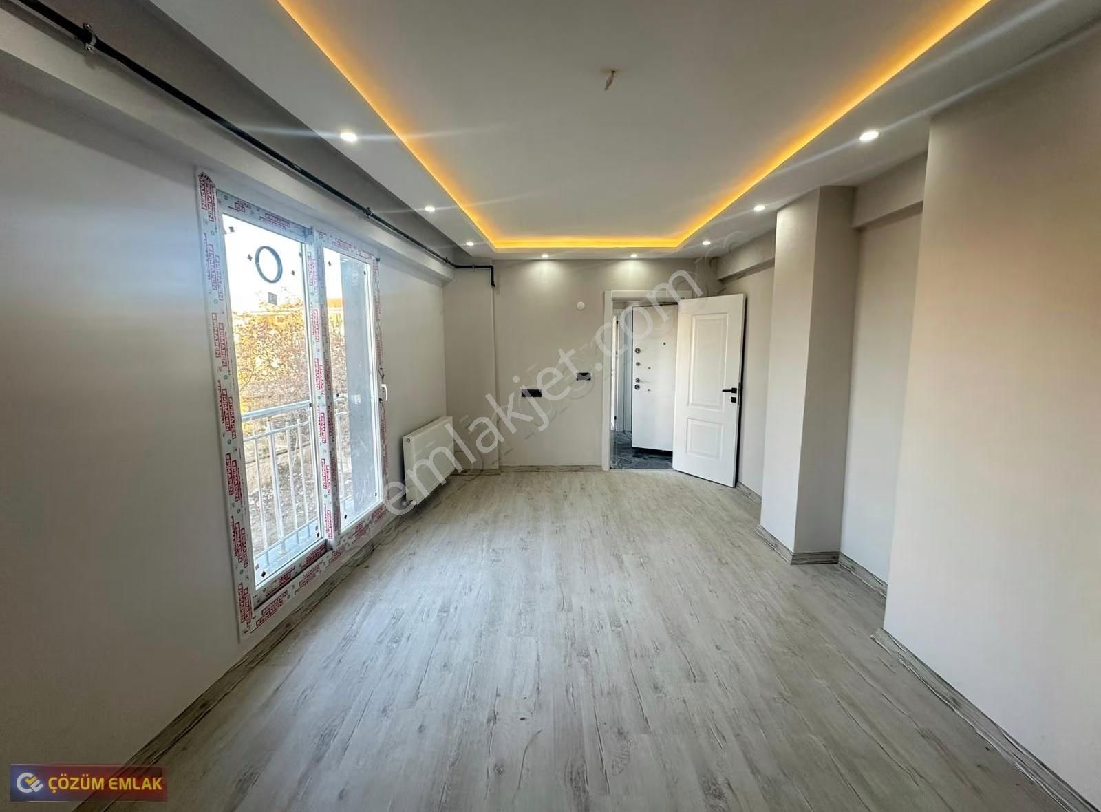 Çözüm Emlak'tan Belediye Civarında Sıfır 1+1 Ara Kat Daire - Görsel 6