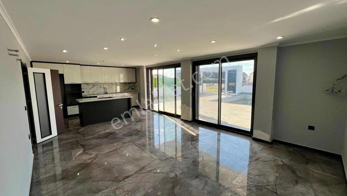 350m2 Arsa İçinde 5+1 Açık Teras Havuz Otopark Tam Müstakil - Görsel 18