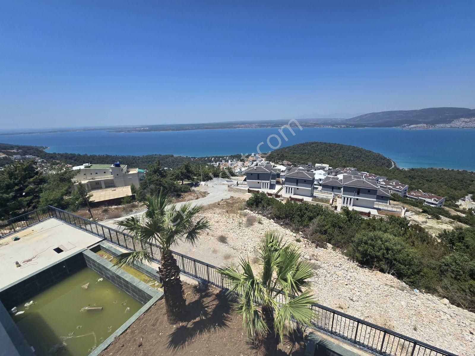 Acill Akbük'te Satılık Deniz Manzaralı 2 Villalık Arsa