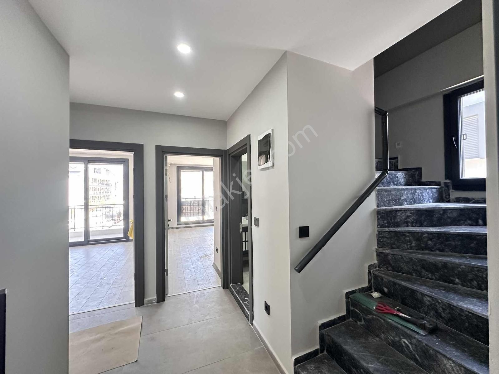 Hisar Mahallesinde 3+1 Ön Cephe Geniş Teras Balkonlu Sıfır Daire