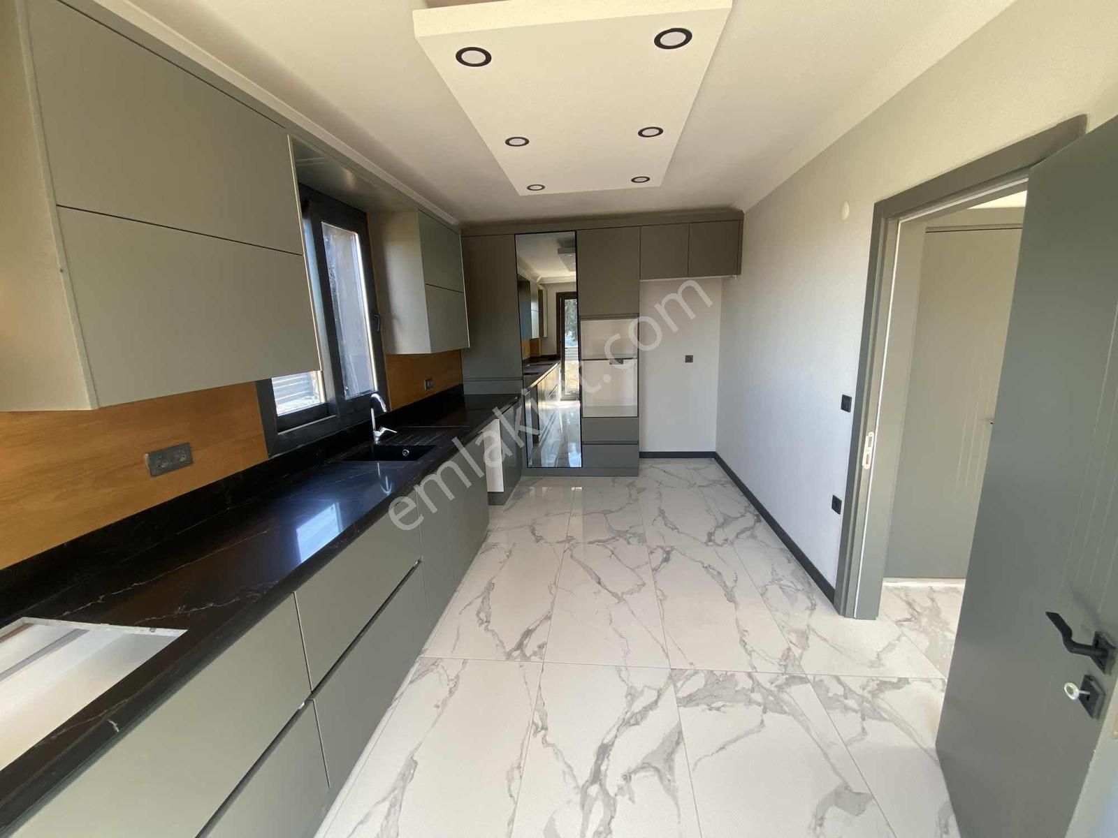 250m2 Arsa Tam Müstakil 3+1 Ayrı Mutfak Havuzlu Otoparklı Villa - Görsel 6