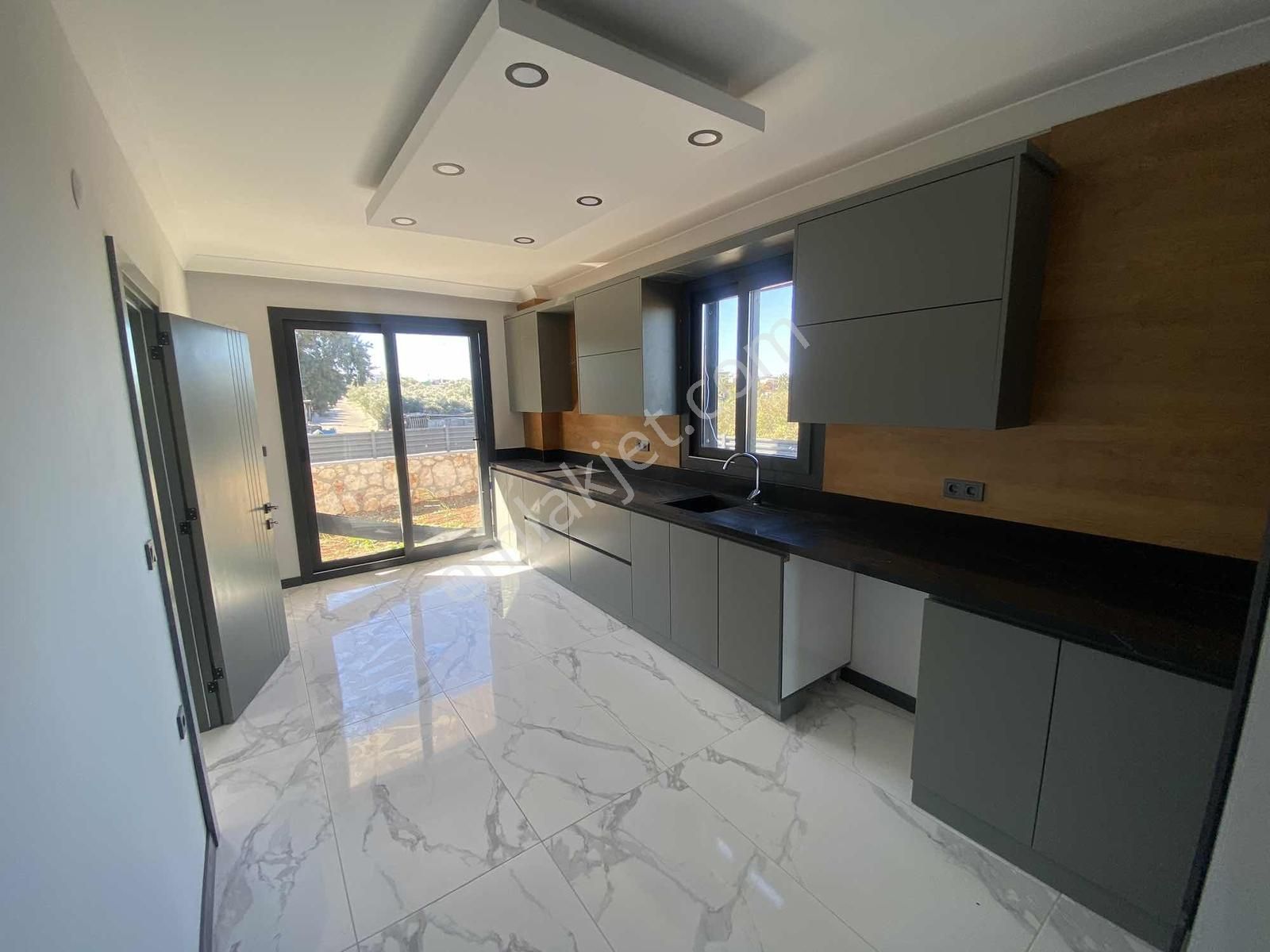 250m2 Arsa Tam Müstakil 3+1 Ayrı Mutfak Havuzlu Otoparklı Villa - Görsel 5