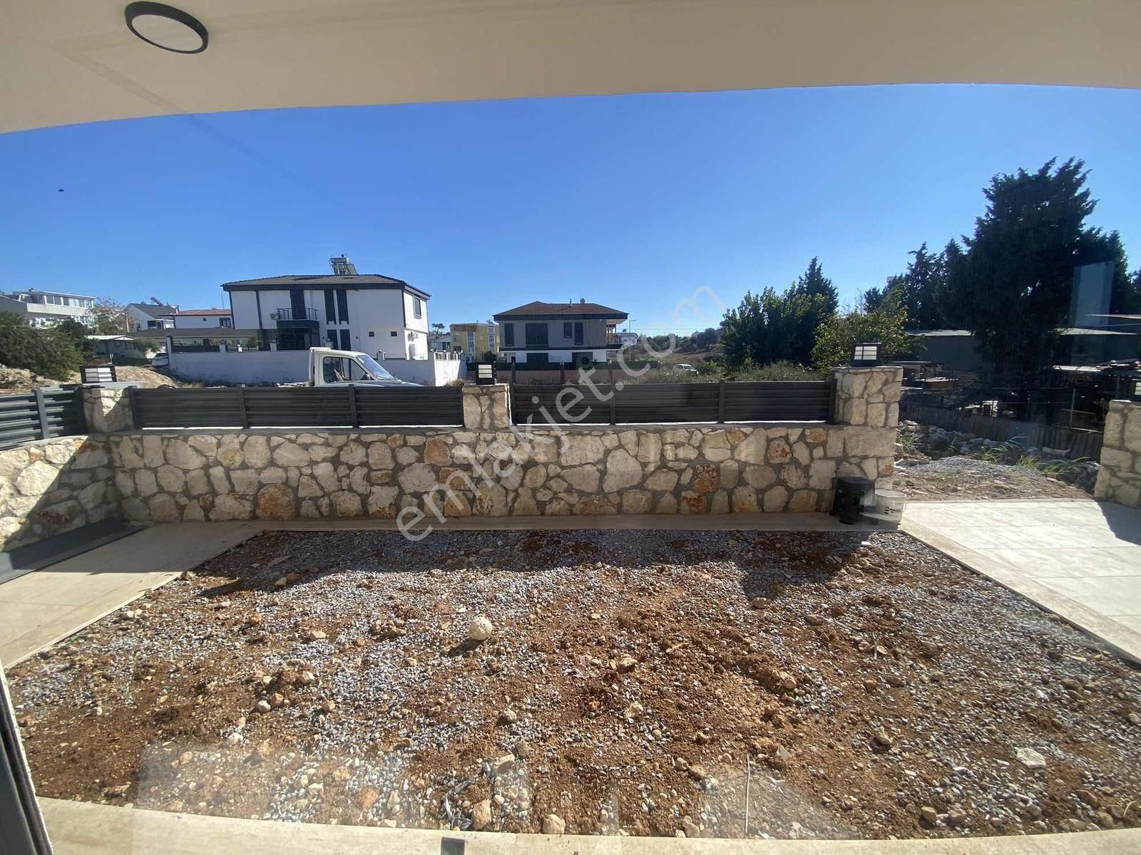 250m2 Arsa Tam Müstakil 3+1 Ayrı Mutfak Havuzlu Otoparklı Villa - Görsel 13